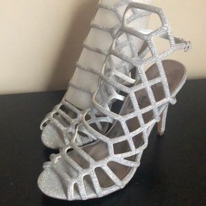 Madden Girl Dirrectt in Silver Size 9